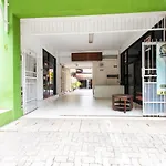 Spot On 3961 Fico\'S Residence Syariah
