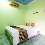 Spot On 3961 Fico\'S Residence Syariah