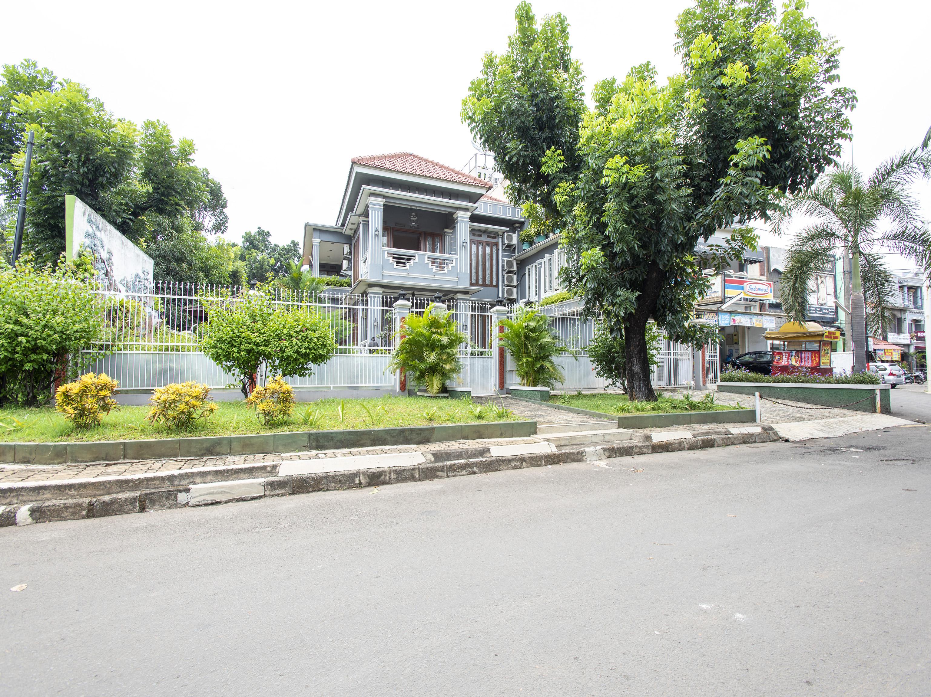 Hotel Spot On 3961 Fico's Syariah Bekasi